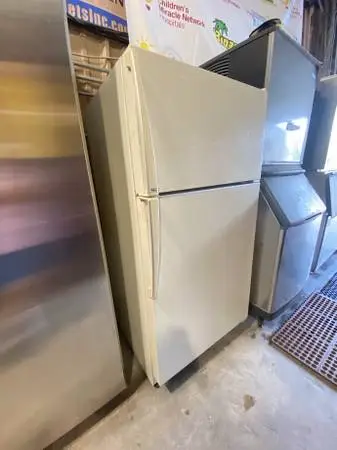 Off White Amana Top Freezer Refrigerator Model #TZ19QL Used