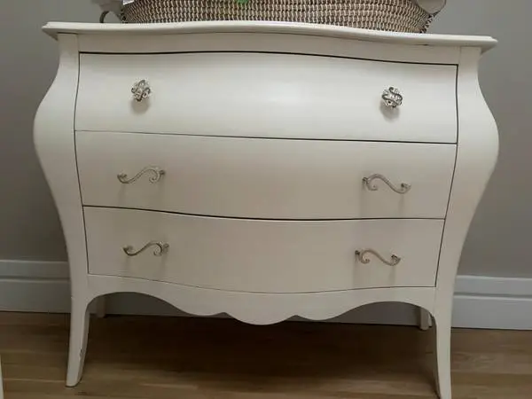 Natart Allegra 3 Drawer Dresser in a French White finish
