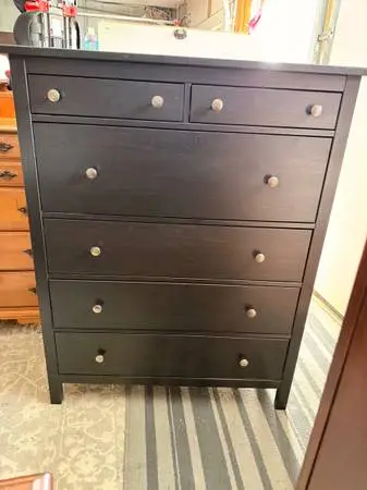 Chest of drawers