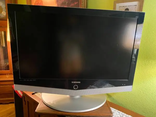 40 inch Samsung TV