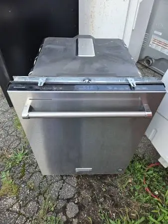 Kitchen aid  dishwasher has been tested works great in very good condition
