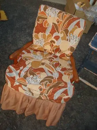 chair w/ cushion