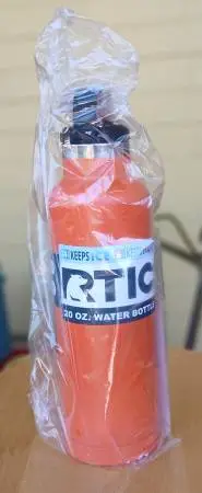 RTIC TANGERINE ORANGE 20 OZ. WATER BOTTLE. BRAND NEW IN BOX. NEVER USE