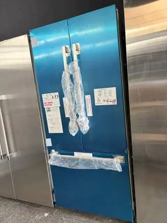 BUILT-IN STAINLESS STEEL REFRIGERATOR BENCHMARK SERIES