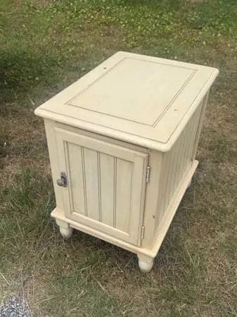 Off-White Cottage Style Nightstand / Accent Side Table with Storage