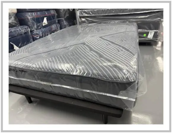 QUEEN SIZE SIMMONS BEAUTYREST BLACK SERIES 1 MATTRESS & BOX BED