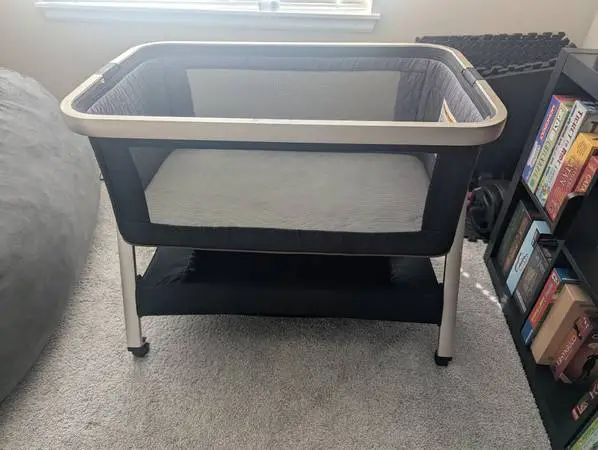 Monbebe Height-Adjustable Baby Bassinet - Black