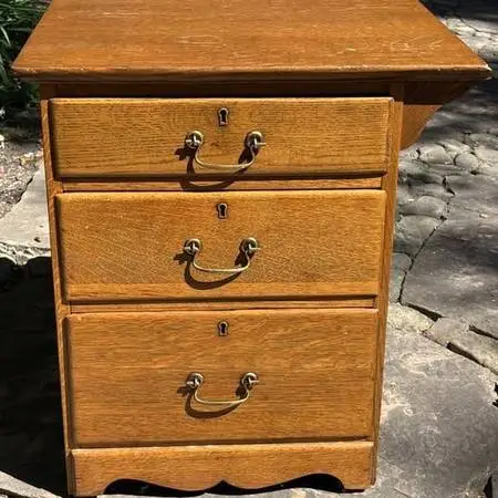 Antique Quarter-Sawn Tiger Oak 3-Drawer Cabinet / Nightstand