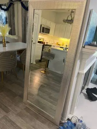 Stand-up mirror