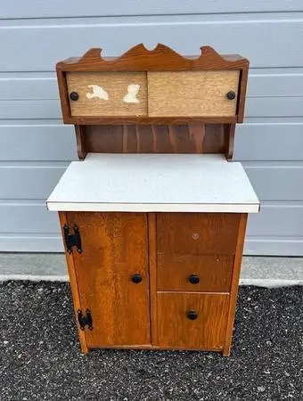 Still More Cabinet (s) / Display Case (s) at Creative Bargains