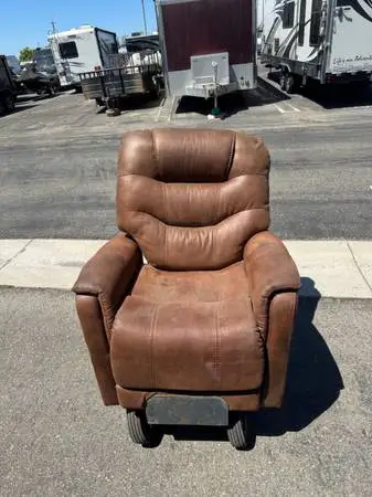 🛋️ Pride Power Lift Recliner – Brown Leather 🛋️