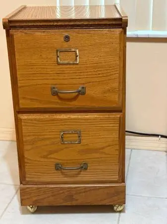 Filing cabinet on wheels
