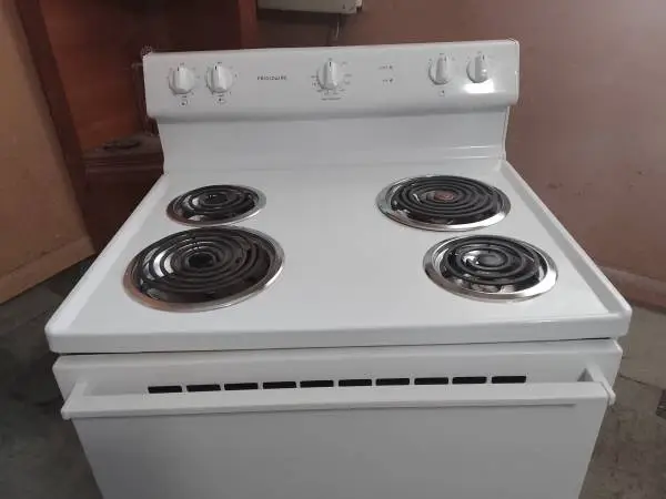Good working electric dryer, free delivery and setup