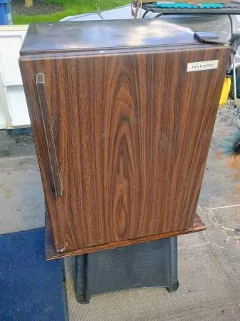 Kenmore 2.5 Cubic Feet Mini Fridge/Freezer works perfectly