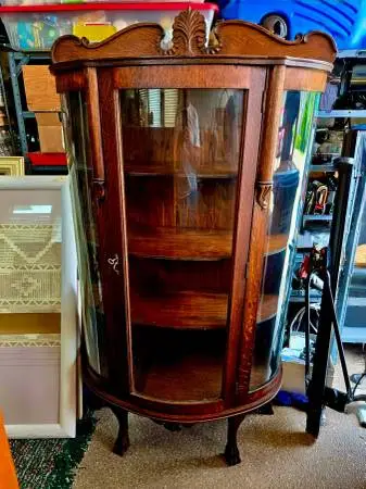 Antique Quarter-Sawn Tiger Oak Curved Glass China Cabinet, Excellent!