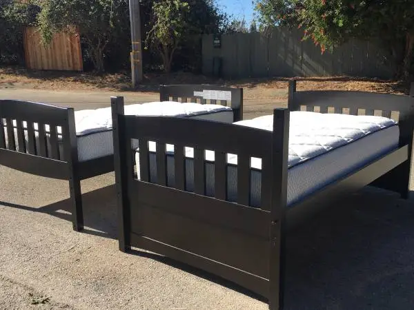 ****(2) Twin Beds With Mattresses ****