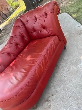 BEAUTIFUL NATUZZI QUALITY LEATHER CHAISE LOUNNGE