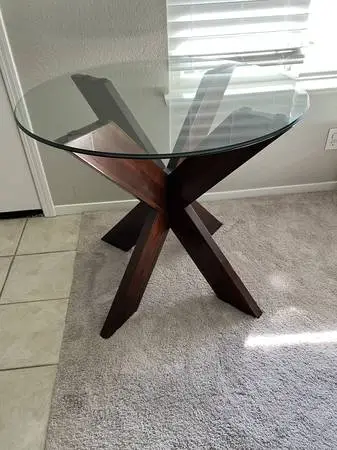 34 in Dia glass table