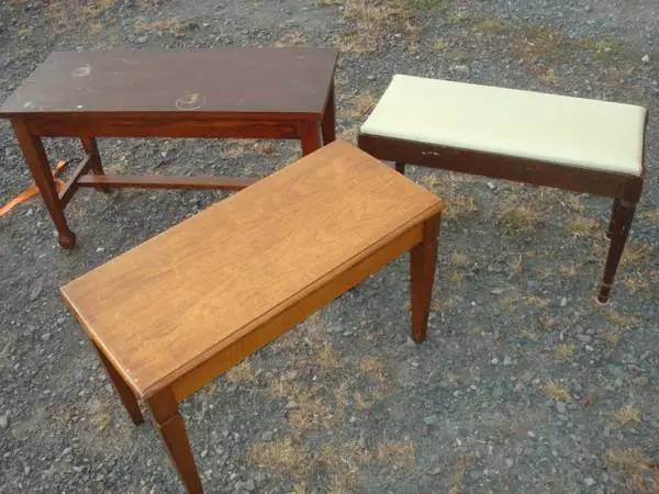 3 pianio benchs