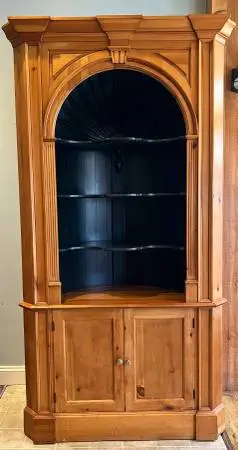 Corner cupboard
