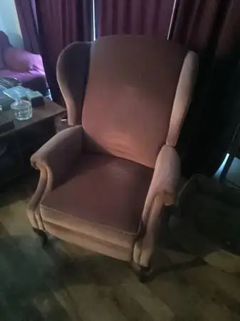 Victorian-style Wingback Recliner Mauve? Good condition