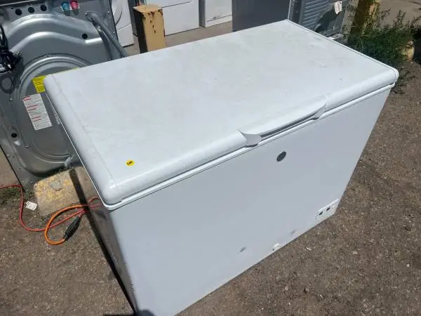 GE FREZZER White color