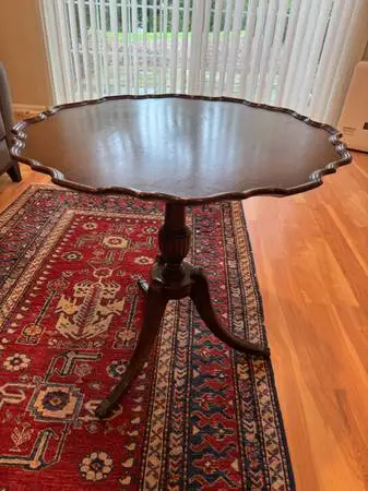 ROUND SIDE TABLE ANTIQUE