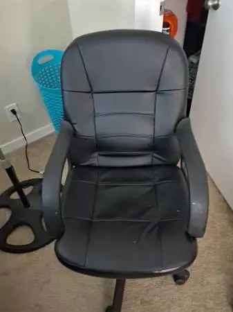 COMPUTER CHAIR GREAT SHAPE 25.00