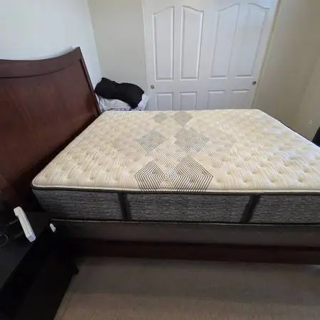 Beautyrest Queen bed set with headboard and footboard