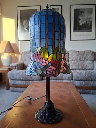 K19865 Tiffany Style Table Lamp Made Approximately 2019.