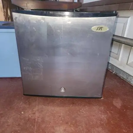 Upright mini freezer