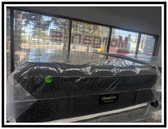 Queen Size Simmons Beautyrest Black Series 4 Pillow Mattress & Box Bed