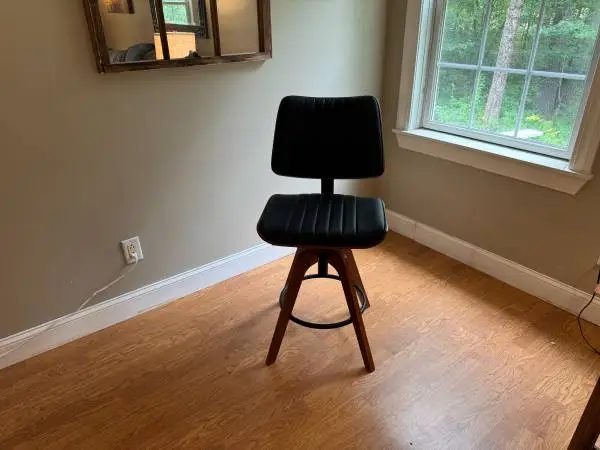 WDGW Adjustable Swivel Bar Stool – Walnut/Black Faux Leather – NEW!