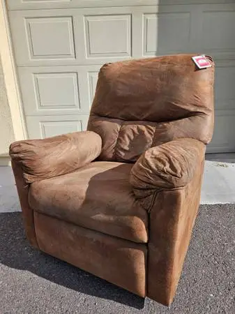 ASHLEY FURNITURE RUSTIC RECLINER CHAIR