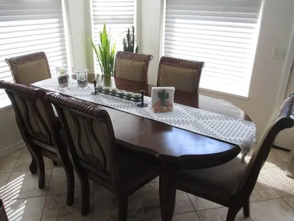 DINING TABLE W/6 CHAIRS/PRICE REDUCED