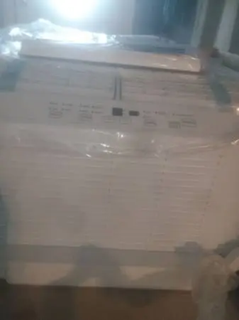 Window ac unit , NEW IN BOX UNUSED