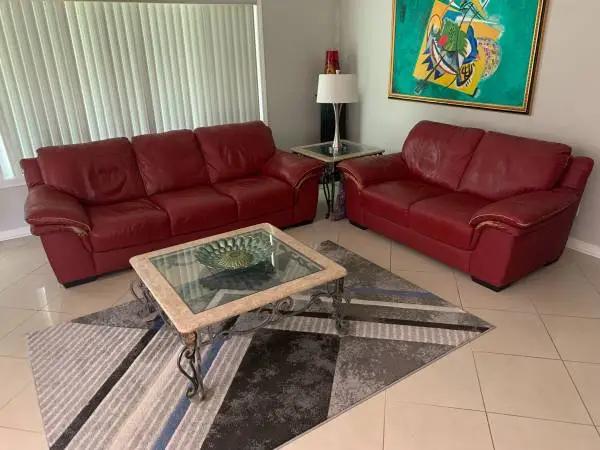 Complete Living Room Set/Couch/Loveseat/Coffee and End Table