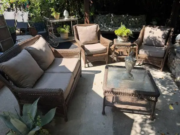 5-Pc Outdoor Wicker Patio Set - Can Deliver