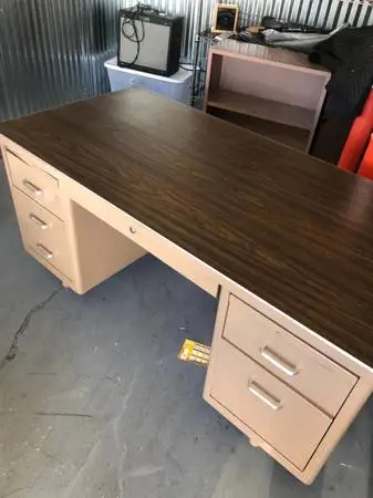 Tank desk