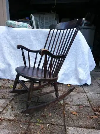 Solid wood rocker / rocking chair
