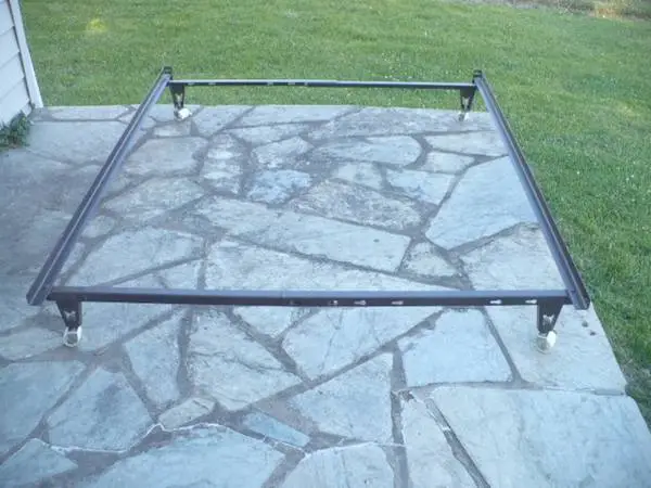 Queen Size Heavy Duty Metal Bed Frame with Wheels