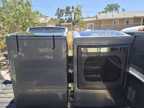 Wirlpool washer and dryer set