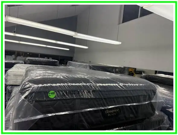 QUEEN SIZE SIMMONS BEAUTYREST BLACK SERIES 3 PILLOW MATTRESS & BOX BED