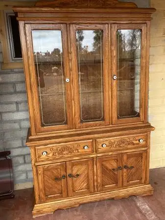display/China Cabinet