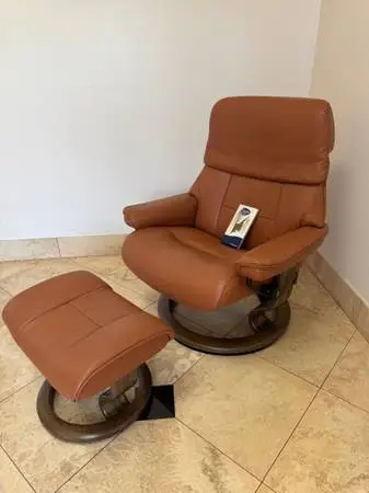 Beautiful like new Ekornes Stressless Leather Recliner & Ottoman