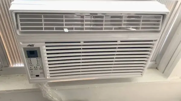 Air Conditioner   ///  Free Delivery