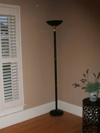 Modern Metal Pole Lamp, Like New
