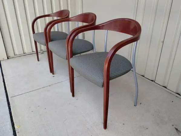 (3) Mid Century Modern Style Stackable Chairs - Like New Cond!