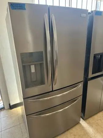 Frigidaire Gallery Black Stainless Counterdepth Refrigerator 713-376-0356 W Ice