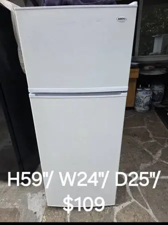 Apartment size refrigerator